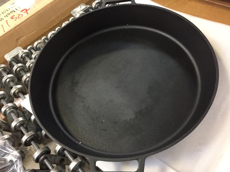 Photo 3 of Bayou Classic 20 Inch Round Skillet