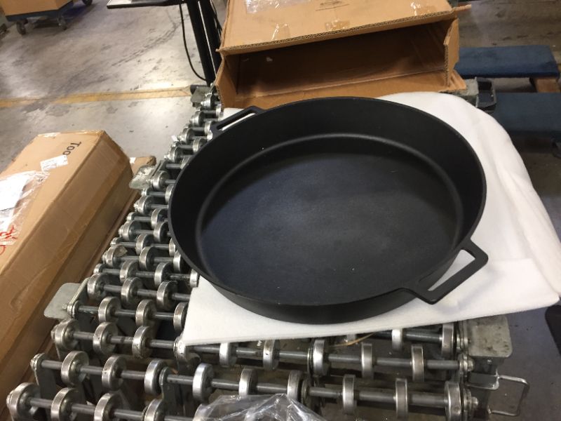 Photo 1 of Bayou Classic 20 Inch Round Skillet