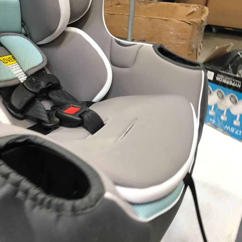 Photo 4 of Graco Extend2Fit Convertible Car Seat