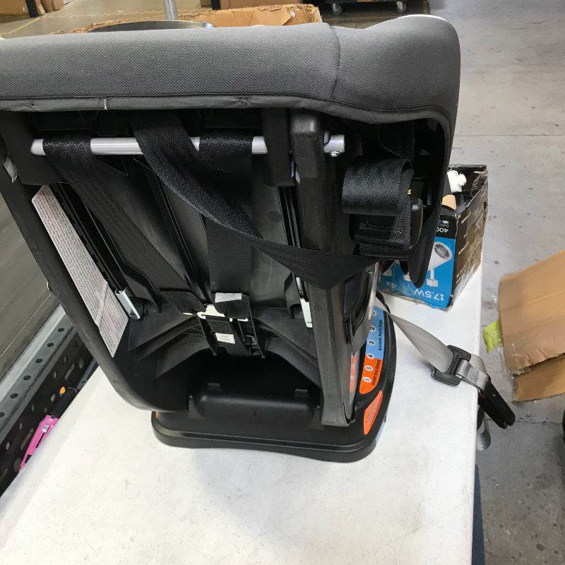 Photo 6 of Graco Extend2Fit Convertible Car Seat