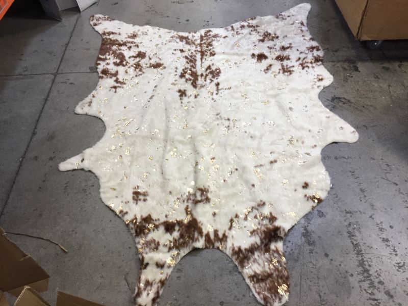 Photo 1 of Alferce--- FAUX ----Cowhide Style Off-White/Brown 4 ft. x 5 ft. Shaped Accent Rug -- dirty
