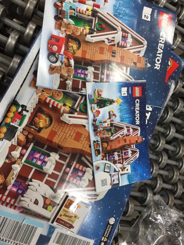 Photo 3 of LEGO Creator Expert Gingerbread House Building Kit 10267