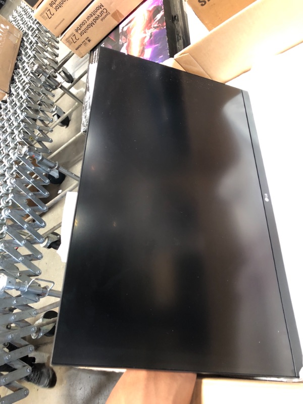 Photo 4 of LG 27UK850-W 27" 4K UHD IPS Monitor with HDR10 with USB Type-C Connectivity and FreeSync