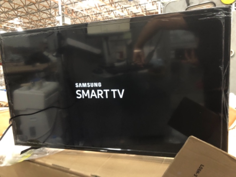 Photo 6 of SAMSUNG 40-inch Class LED Smart FHD TV 1080P (UN40N5200AFXZA, 2019 Model)
