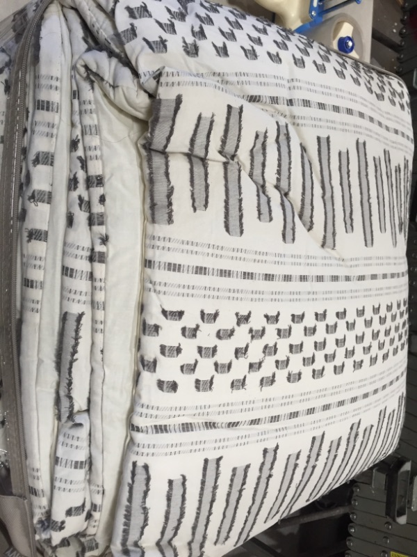 Photo 6 of INK+IVY Rhea 100% Cotton Comforter, Clipped Jacquard Stripes Modern Luxe All Season Down Alternative Bed Set, King/Cal King, Ivory/Charcoal 3 Piece &...
MISSING PILLOW CASES