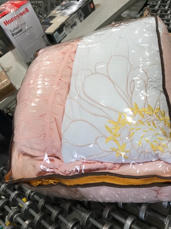 Photo 2 of 4pc Twin/Twin XL Marley Solid Comforter Set Blush