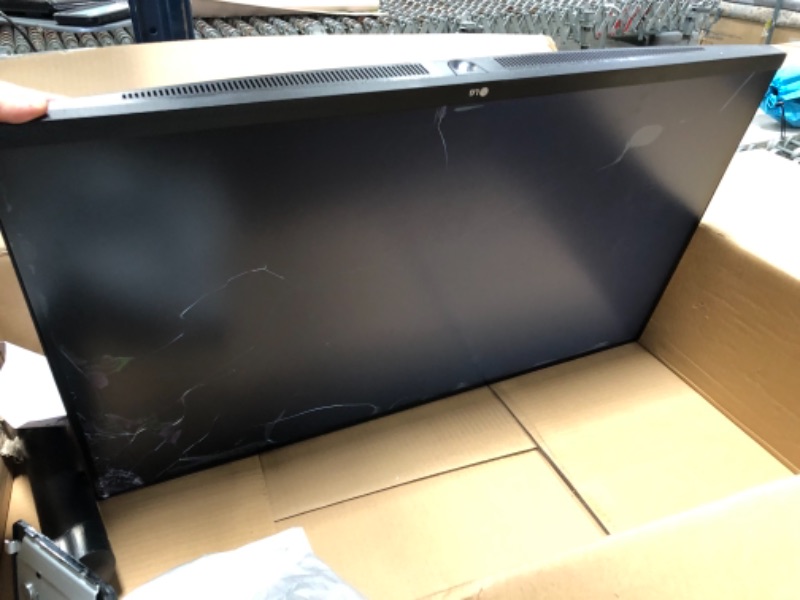 Photo 1 of SCREEN TEARING - LG 32QN600-B 32-Inch QHD (2560 x 1440) IPS Monitor with HDR 10, AMD FreeSync with Dual HDMI Inputs, Black