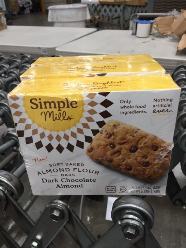 Photo 2 of  Simple Mills Almond Flour Snack Bars (Dark Chocolate Almond), Organic Coconut Oil, Chia Seeds, Sunflower Seeds, Flax Seeds, Breakfast Bars, Good for Snacks, 3 Count (Packaging May Vary)
