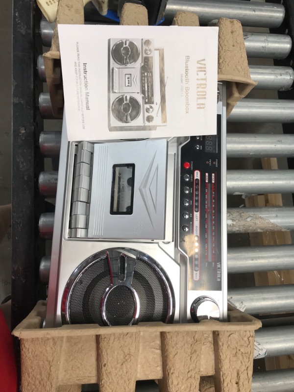 Photo 1 of Victrola 1980s Retro Bluetooth Boombox with Cassette Player and AM/FM Radio

//cassette part of item is broken// tested, turns on//parts only