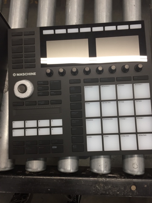 Photo 3 of Native Instruments Maschine Mk3 Drum Controller


//TESTED POWERS ON!