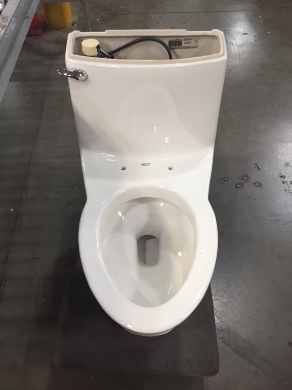 Photo 2 of American Standard Champion 4 29 3/4" One-Piece Elongated Toilet with 1.6 GPF and Toilet SEAT, SKU: 2004314.020