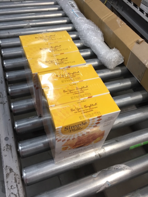 Photo 1 of Simple Mills Almond Flour Crackers, Farmhouse Cheddar, Gluten Free, Flax Seed, Sunflower Seeds, Corn Free, Good for Snacks, Made with whole foods,  6 Count...
exp 09/15/2021