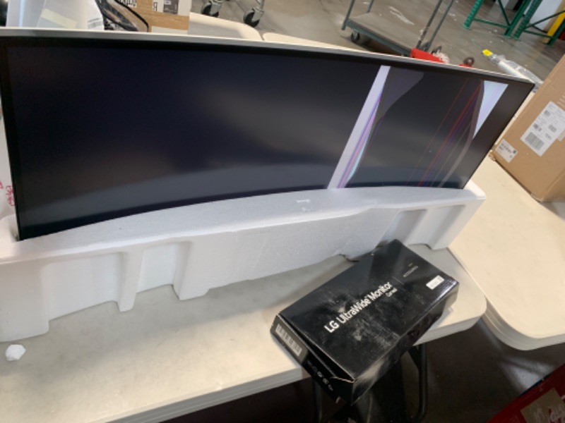 Photo 6 of LG - 38” UltraWide 21:9 Curved WQHD+ Nano IPS HDR Monitor with Thunderbolt 3 and G-SYNC Compatibility - Silver

//AS IS TESTED WORKING - SCREEN DAMAGE