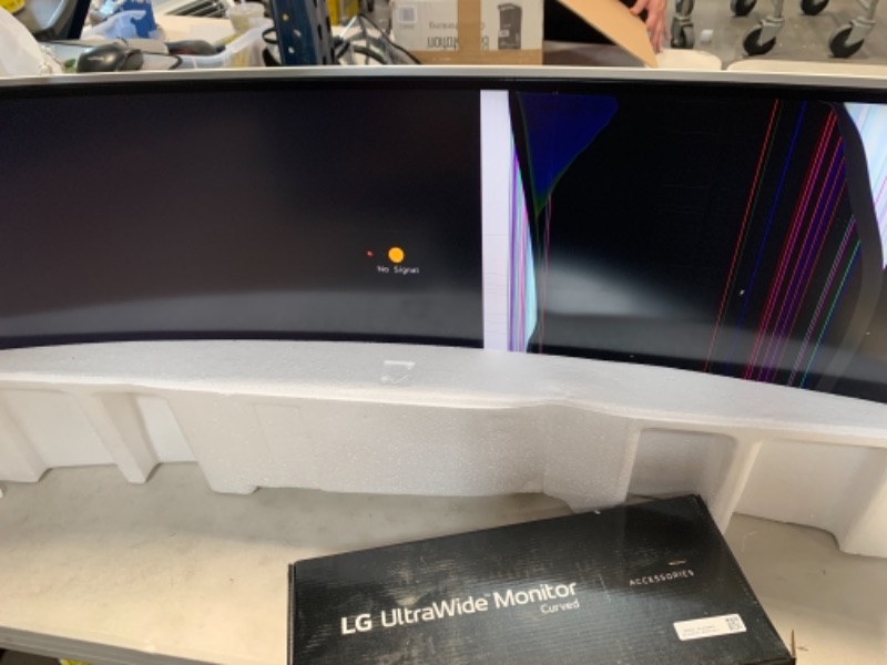 Photo 7 of LG - 38” UltraWide 21:9 Curved WQHD+ Nano IPS HDR Monitor with Thunderbolt 3 and G-SYNC Compatibility - Silver

//AS IS TESTED WORKING - SCREEN DAMAGE