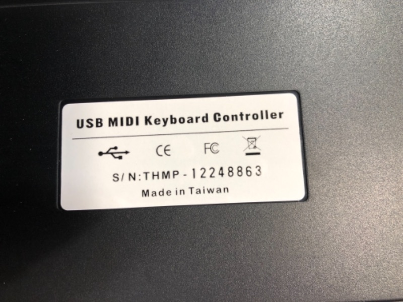 Photo 4 of MIDIPLUS AKM320 USB MIDI Keyboard Controller, Black, 32-key
