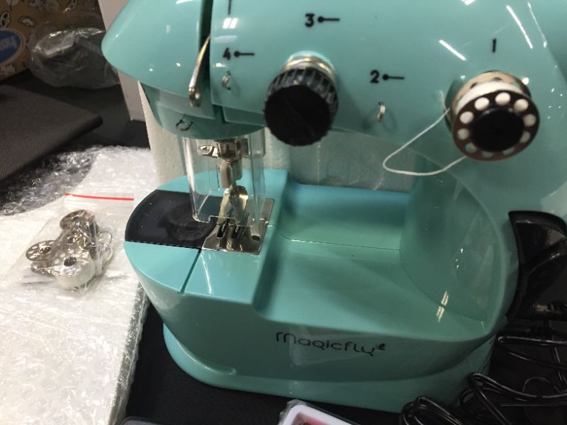 Photo 4 of Magicfly Mini Sewing Machine