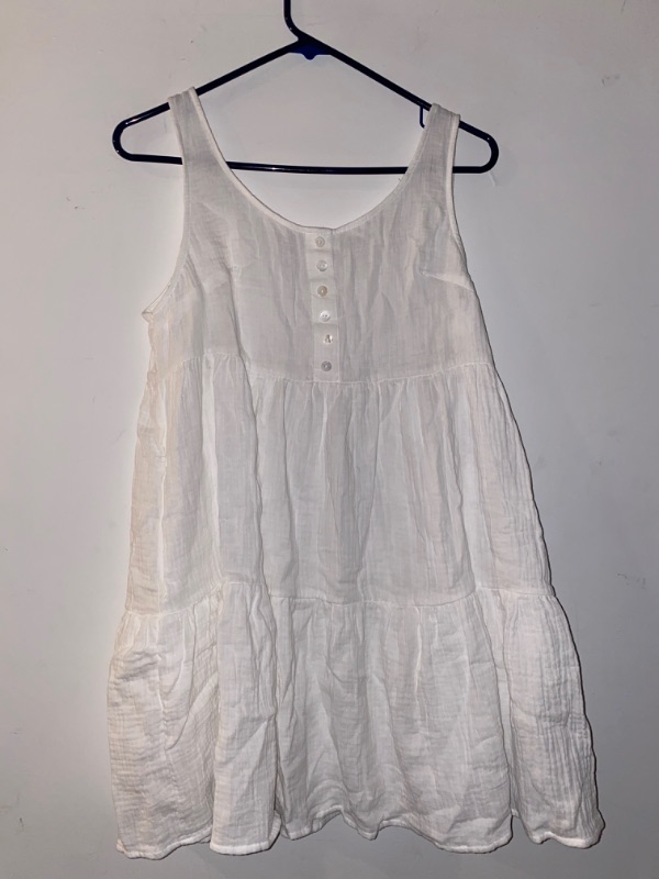 Photo 1 of WOMEN'S WHITE TANK LOOSE TOP SIZE M