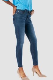 Photo 1 of DENIZEN® from Levi's® Women's High-Rise Skinny Jeans
Size  8M W29 L30