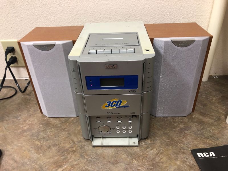 Photo 1 of RCA RS2005/RS2007 Cassette and CD Player 