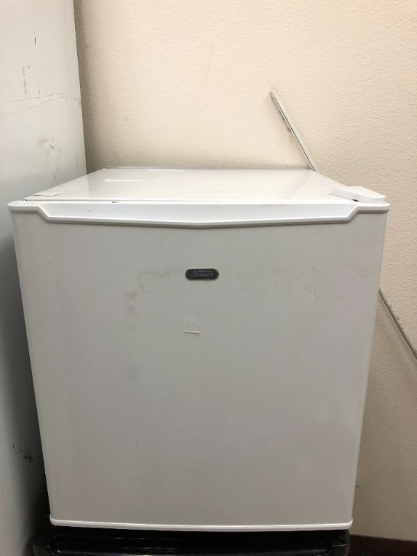 Photo 1 of sunbeam mini fridge white