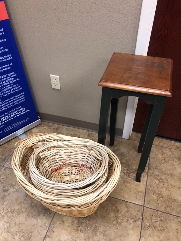 Photo 1 of Miscellaneous Lot. Small table and 5 Wicker baskets of varying sizes. 6 Items