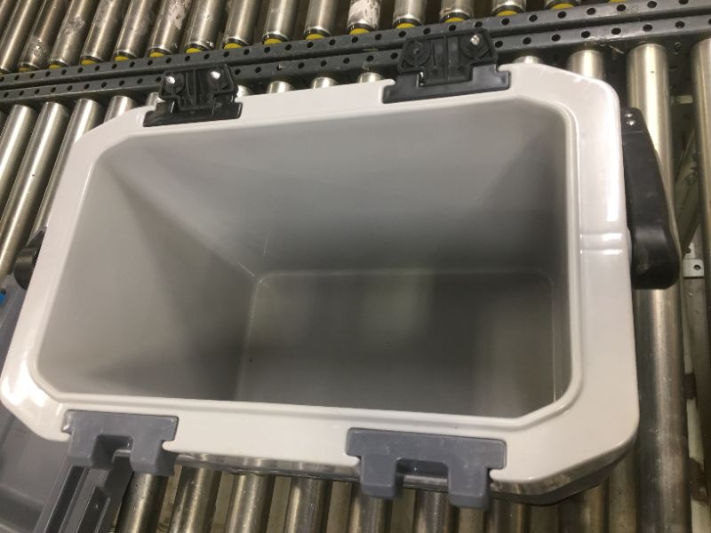 Photo 4 of Igloo BMX 25qt Cooler - Gray