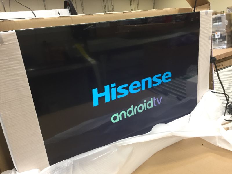 Photo 2 of Hisense - 55" Class H8G Quantum Series LED 4K UHD Smart Android TV
