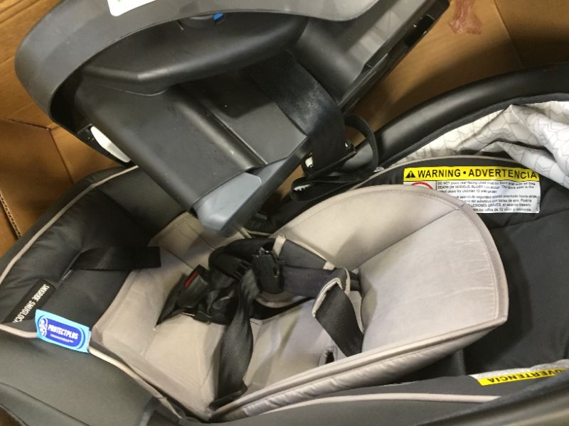 Photo 4 of Graco SnugRide SnugLock 35 Infant Car Seat Baby Car Seat