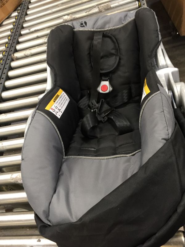 Photo 4 of Baby Trend 32 Secure Lock Baby Car Seat, Europe
