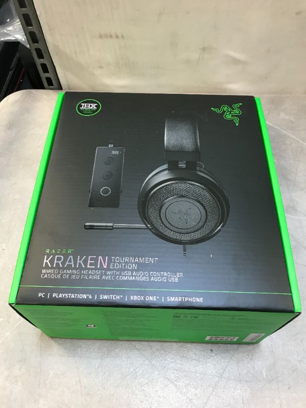 Photo 2 of Razer Kraken Gaming Headset: Lightweight Aluminum Frame - Retractable Noise Isolating Microphone - For PC, PS4, PS5, Switch, Xbox One, Xbox Series X & S, Mobile - 3.5 mm Headphone Jack - Classic Black
