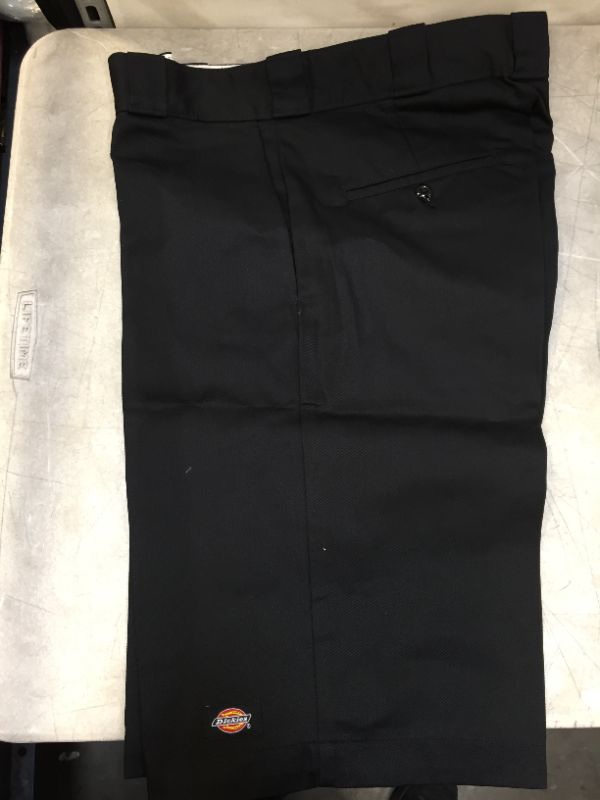 Photo 2 of Dickies Men's 13-Inch Relaxed-Fit Multi-Pocket Short SIZE 32
