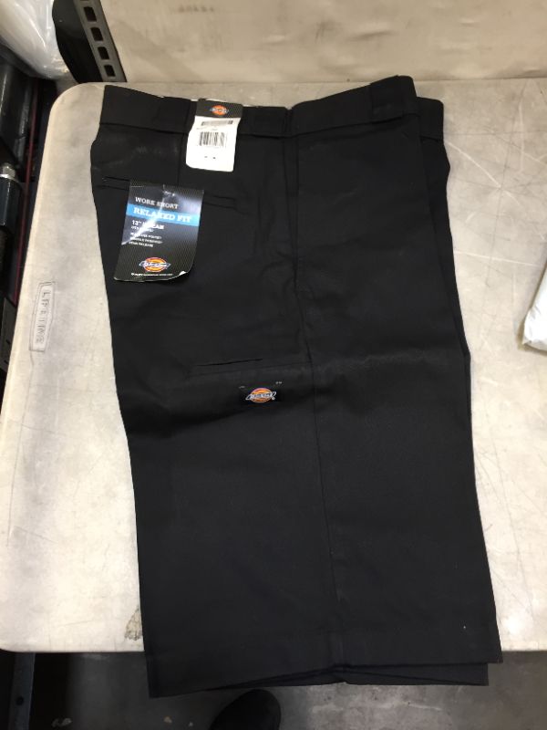 Photo 3 of Dickies Men's 13-Inch Relaxed-Fit Multi-Pocket Short SIZE 32
