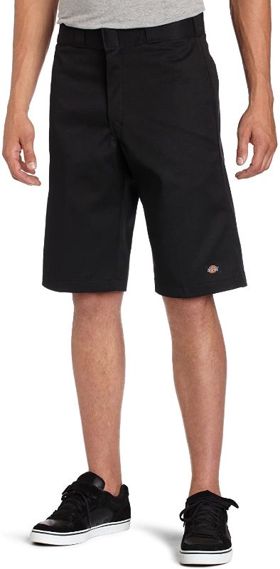 Photo 1 of Dickies Men's 13-Inch Relaxed-Fit Multi-Pocket Short SIZE 32
