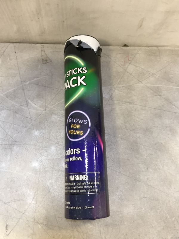Photo 1 of 8" glow sticks 100 pack