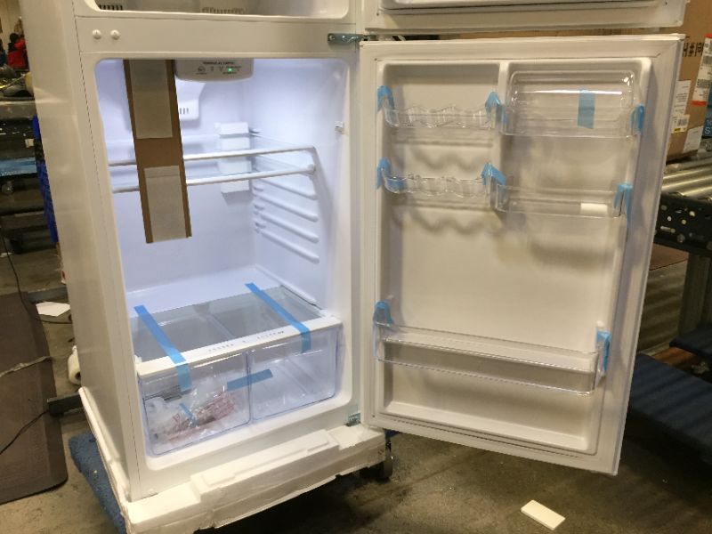 Photo 3 of 10.1 cu. ft. Top Freezer Refrigerator in White
