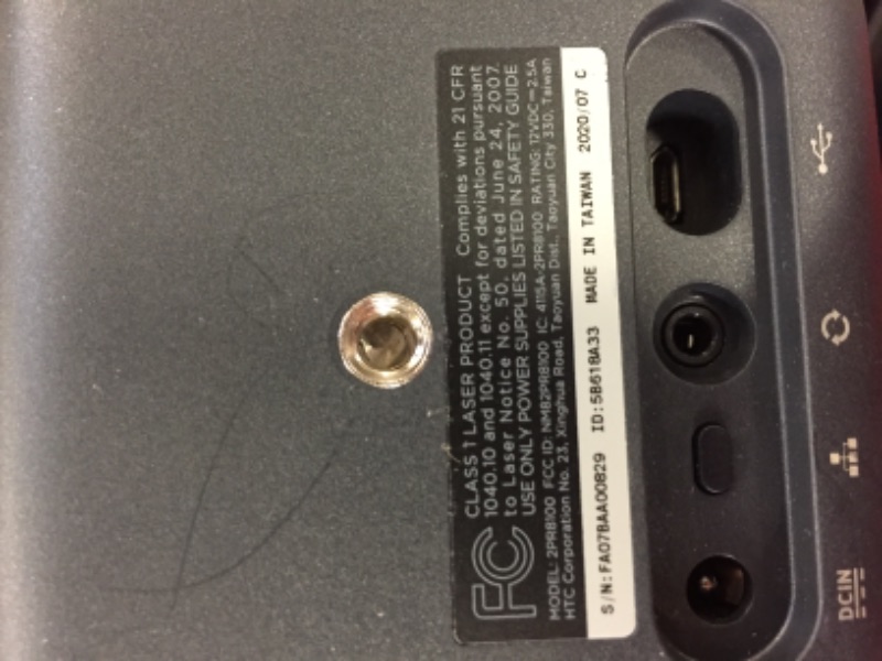 Photo 4 of HTC Vive Cosmos Elite Virtual Reality System - PC/Mac/Linux  USED. UNABLE TO TEST WITHOUT A CONSOLE. ALL PARTS ARE THERE. A LITTLE DIRTY FROM USE