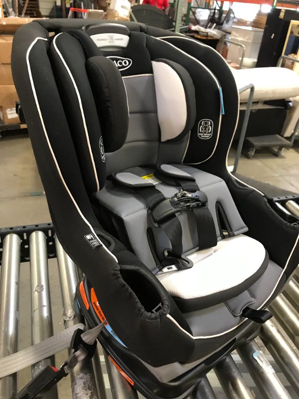 Photo 2 of Graco - Extend2Fit Convertible Car Seat - Gotham