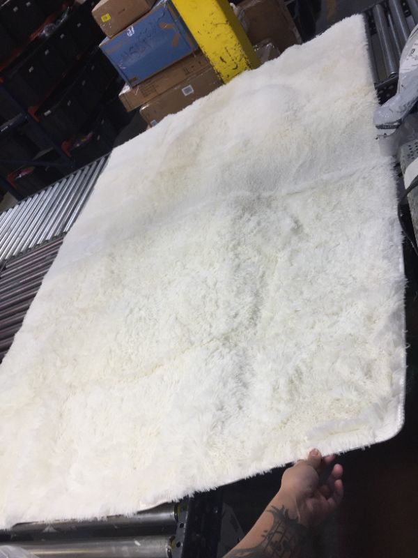 Photo 2 of 5 X 7FT WHITE FAUX FUR RUG
