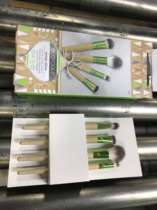 Photo 2 of EcoTools Makeup Brush Kit with Eye Makeup Brushes, Set of 4
