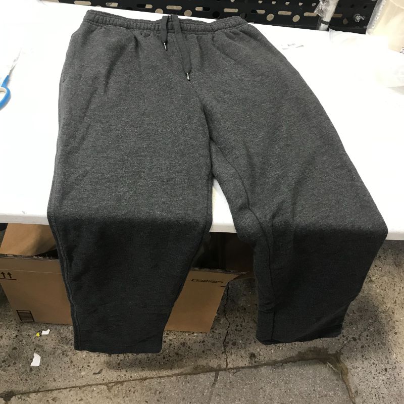 Photo 1 of Amazon Essentials Men's Fleece Jogger Pant size medium