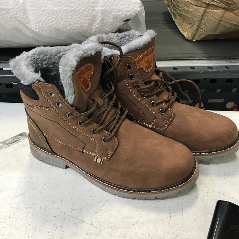 Photo 1 of SIZE 8.5 WOMENS/7 MENS WINTER SNOW BOOTS QUACHIES