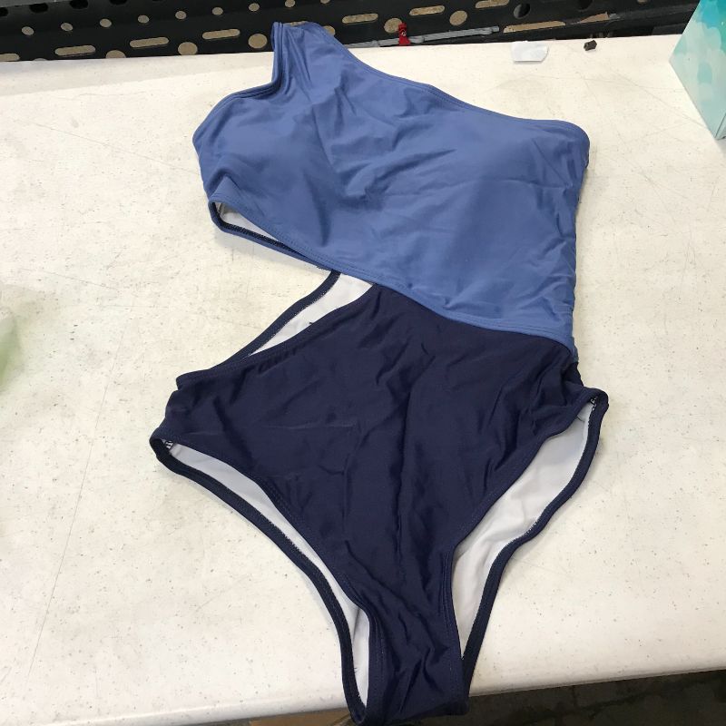 Photo 1 of MEDIUM WOMENS ONE PIECE SWIM SUIT