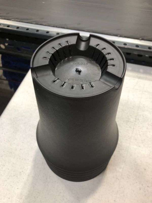 Photo 1 of 6.5 inch plant pots, plastic 6 pack