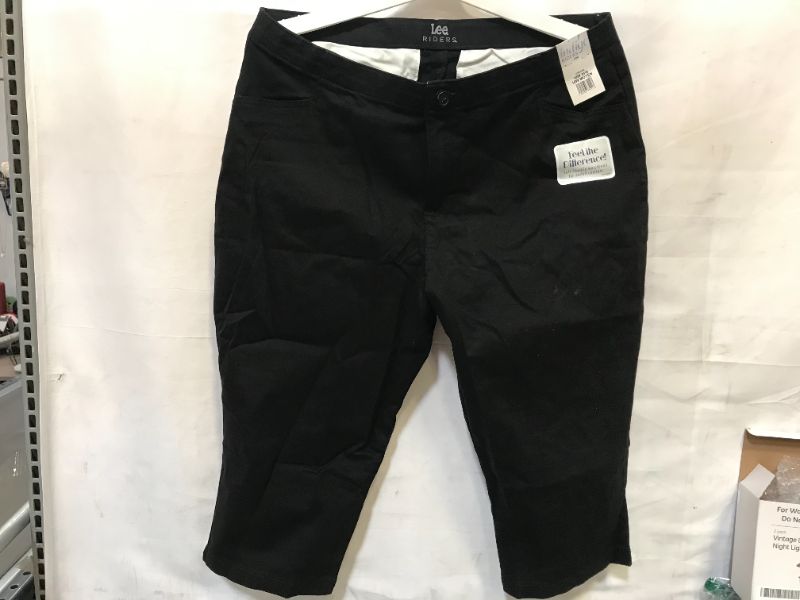 Photo 2 of Lee Comfort Collection L-pocket Twill Capri