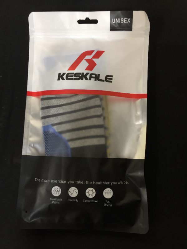 Photo 2 of KESKALE Basketball Socks, 1 pair Cushioned Crew Mid-Calf Athletic Sports Socks for Men and Women BLUE/YELLOW
UNISEX