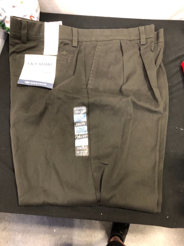 Photo 1 of Dockers Men's Classic Fit Easy Khaki Pants - Pleated (Standard and Big & Tall)
38X30
