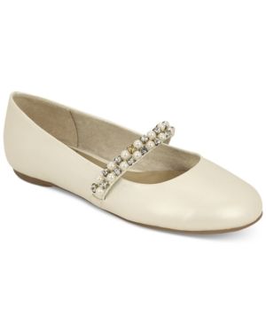Photo 1 of Nina Girls' or Little Girls' Nataly Shoes Size: 1.5 big kids Color: bone pearl