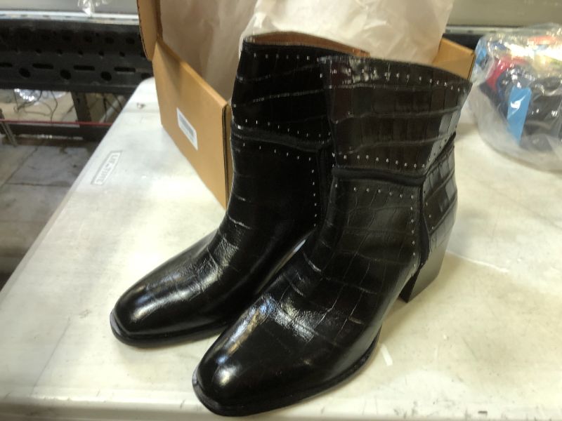 Photo 1 of Donald Pliner Leather Boots Zip from Heel
Size: 8M