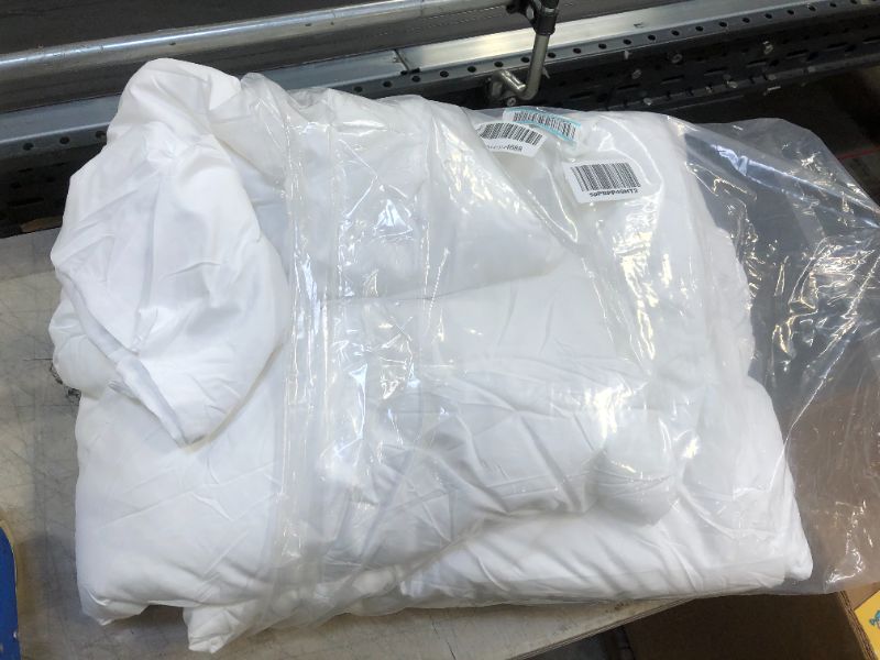 Photo 1 of Comforter Queen 