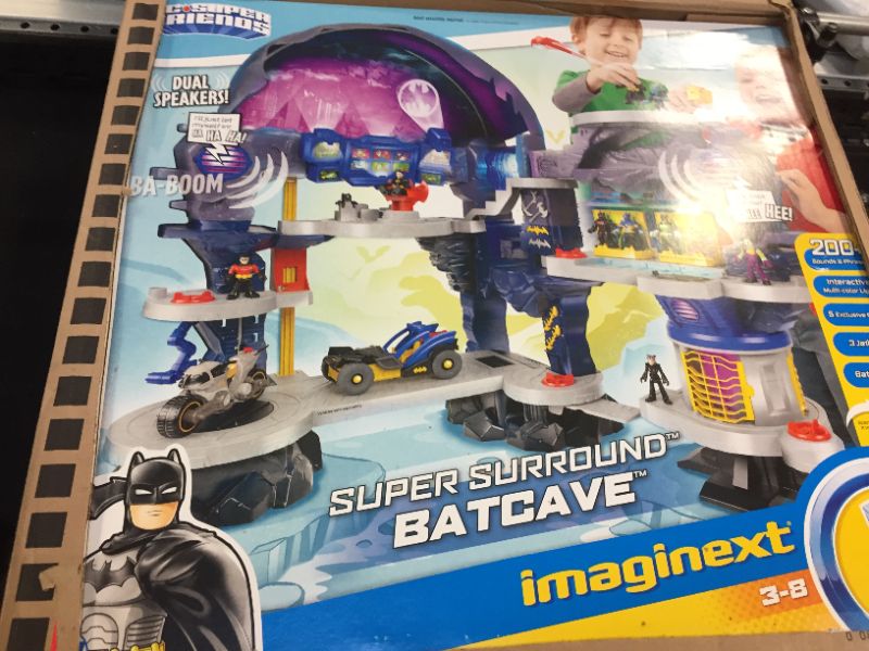 Photo 4 of Fisher-Price Imaginext DC Super Friends Super Surround Batcave, interactive Batman playset with lights, sounds and 5 exclusive figures
